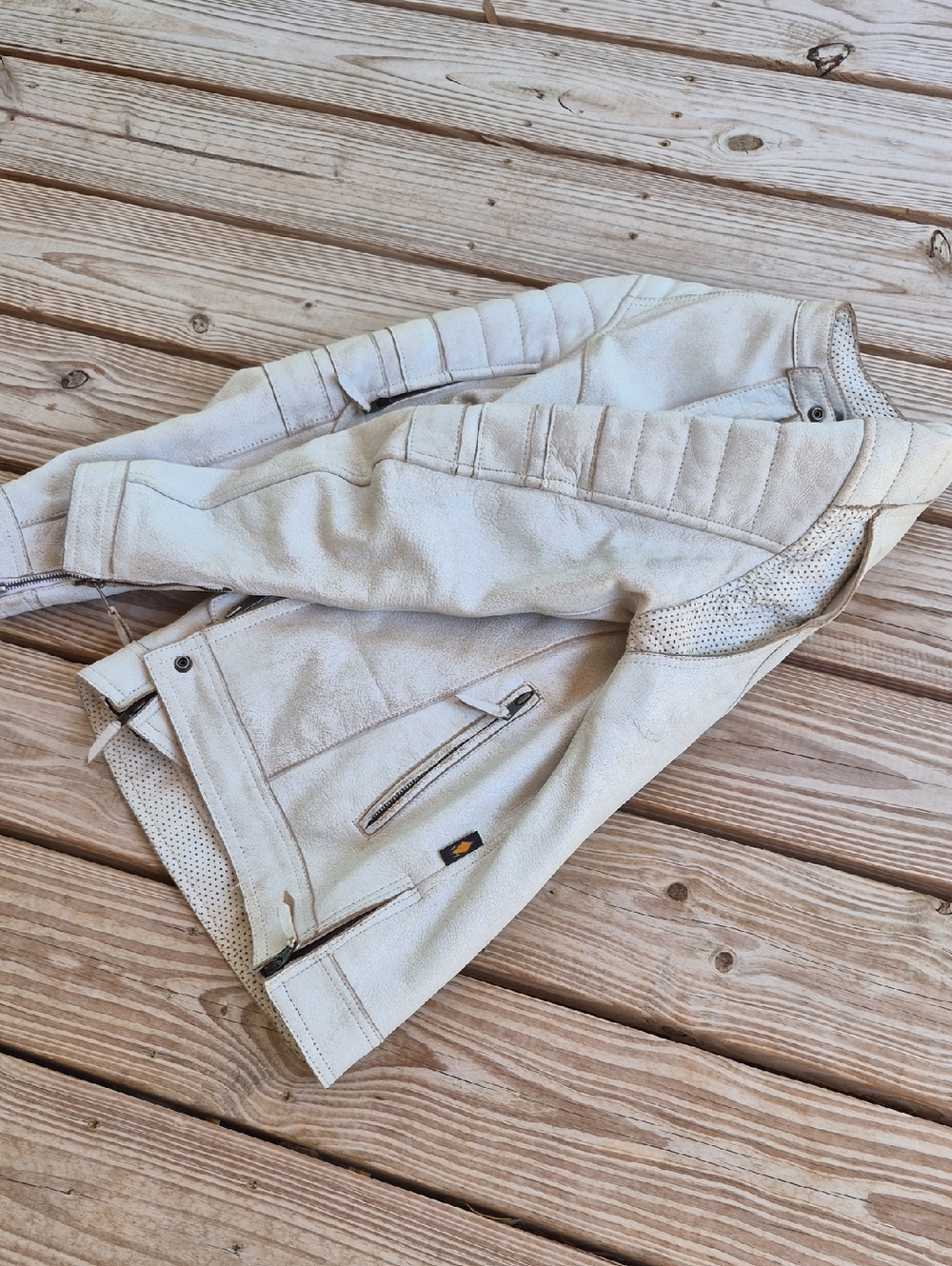 "Distressed" White Leather "POWER TRIP" ladies Jacket - Picture 6 of 11